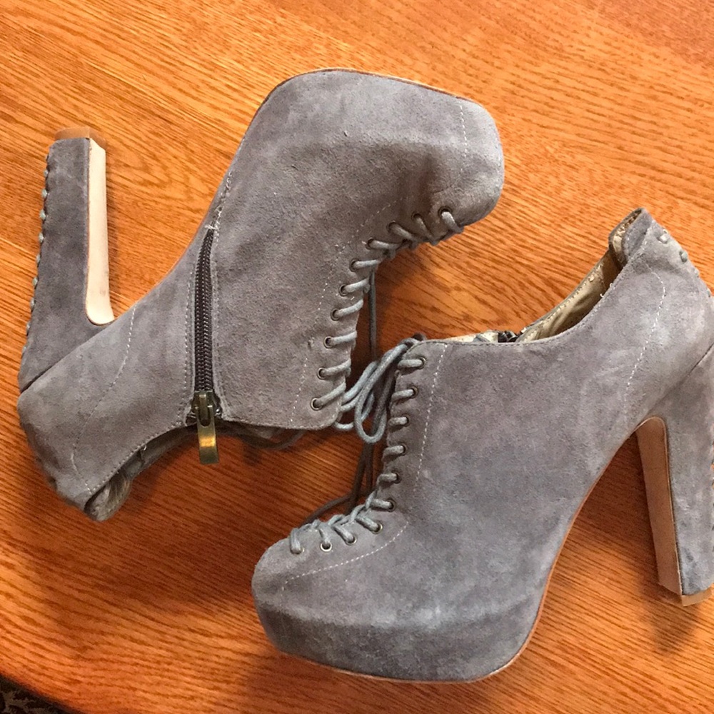 Pour La Victoire suede booty